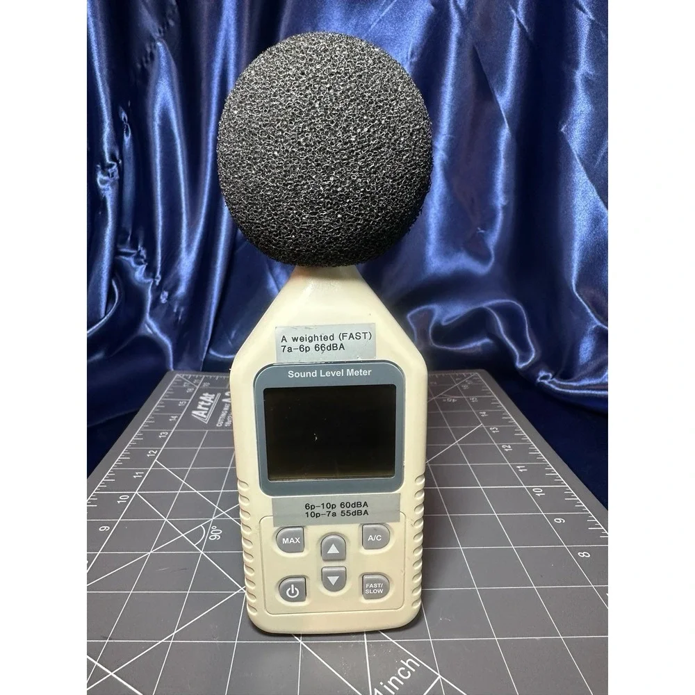 BENETECH GM1358 Digital Sound Level Meter Noise Tester 30-130db Tested/Working